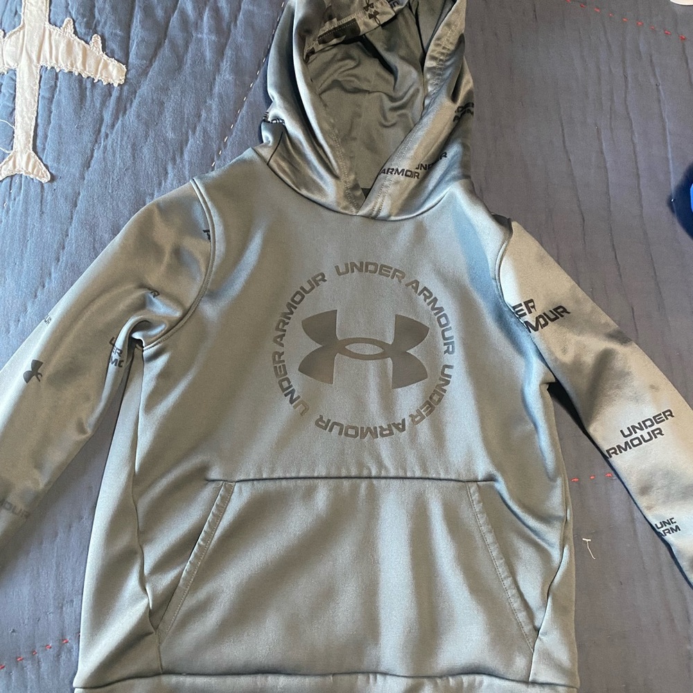 Boys under armour sweatshirt